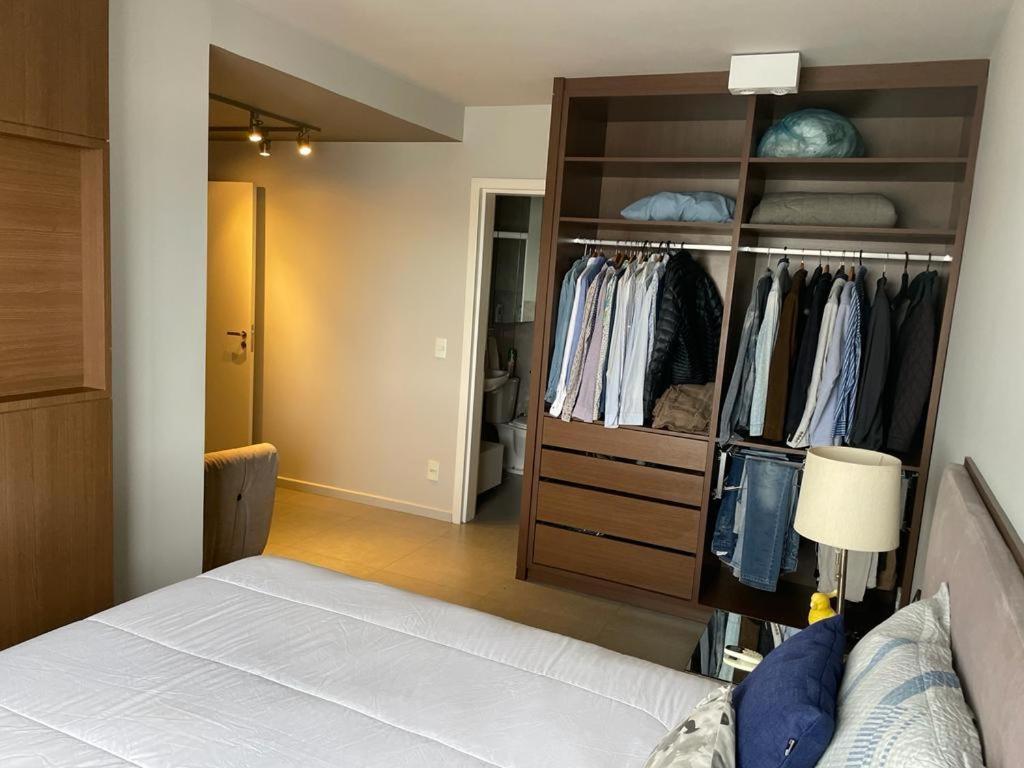 Apartamento Cobertura Beira Mar Com Piscinas, Academia, Quadra De Tenis E 4 Vagas De Garagem
